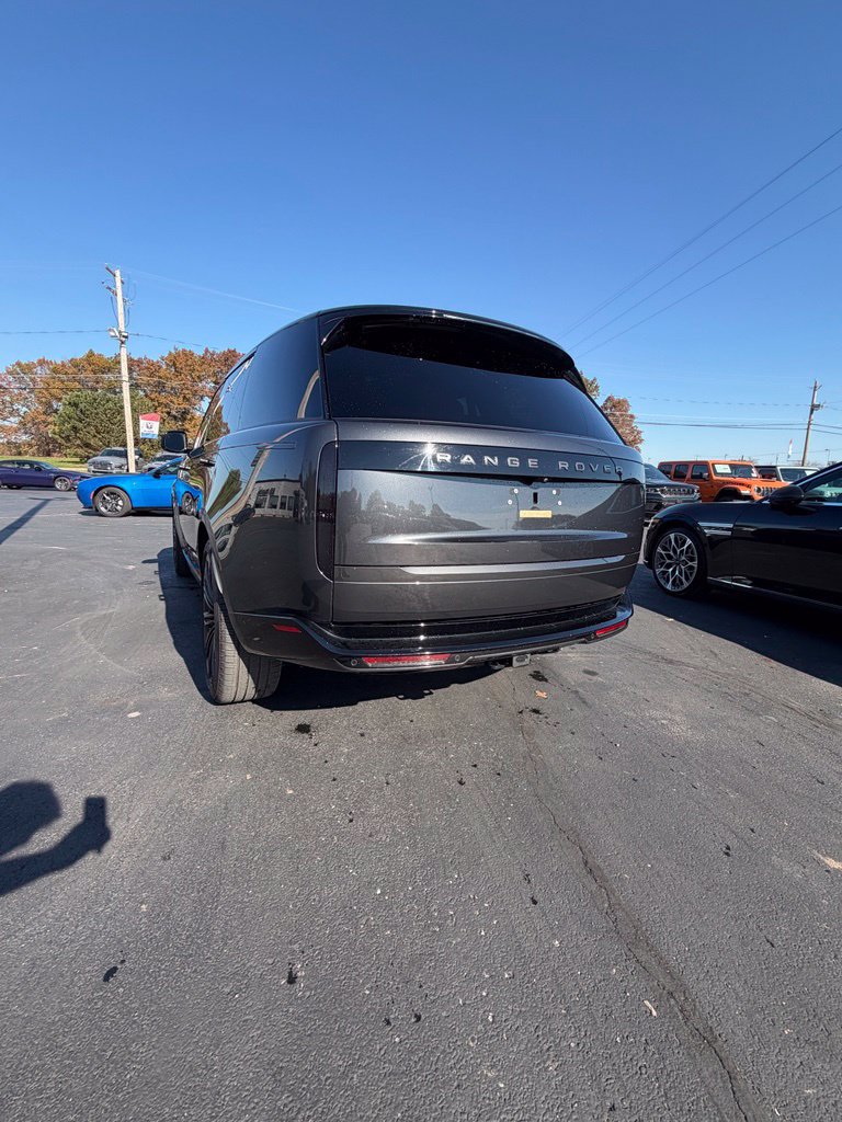 Used 2025 Land Rover Range Rover Long Wheelbase SE AWD/4WD image 5