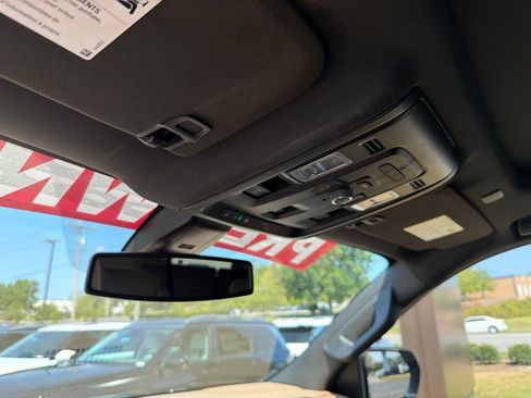 Used 2022 Chevrolet Tahoe Premier AWD/4WD image 22