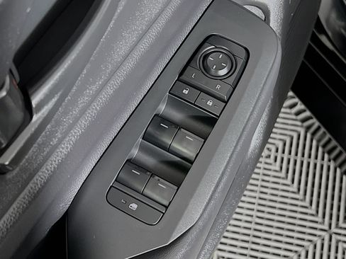 Used 2026 Toyota Prius Plug-In Hybrid FWD image 18