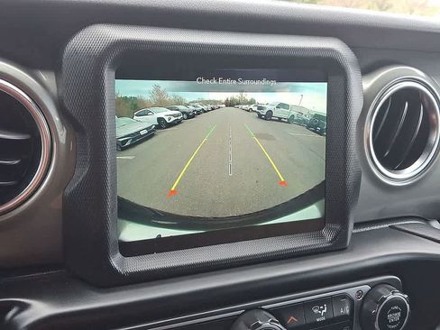 Used 2022 Jeep Wrangler Unlimited Sahara w/ LED Lighting Group AWD/4WD image 14