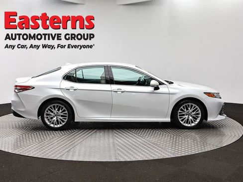 Used 2019 Toyota Camry XLE w/ Carpet Mat Package FWD image 4