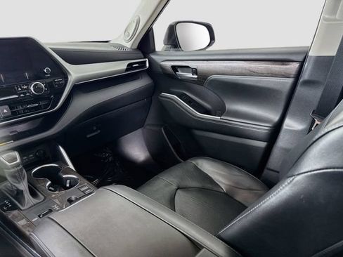 Used 2023 Toyota Highlander Platinum FWD image 23
