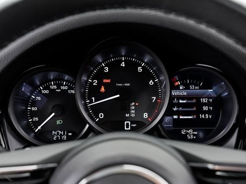 Used 2024 Porsche Macan image 16