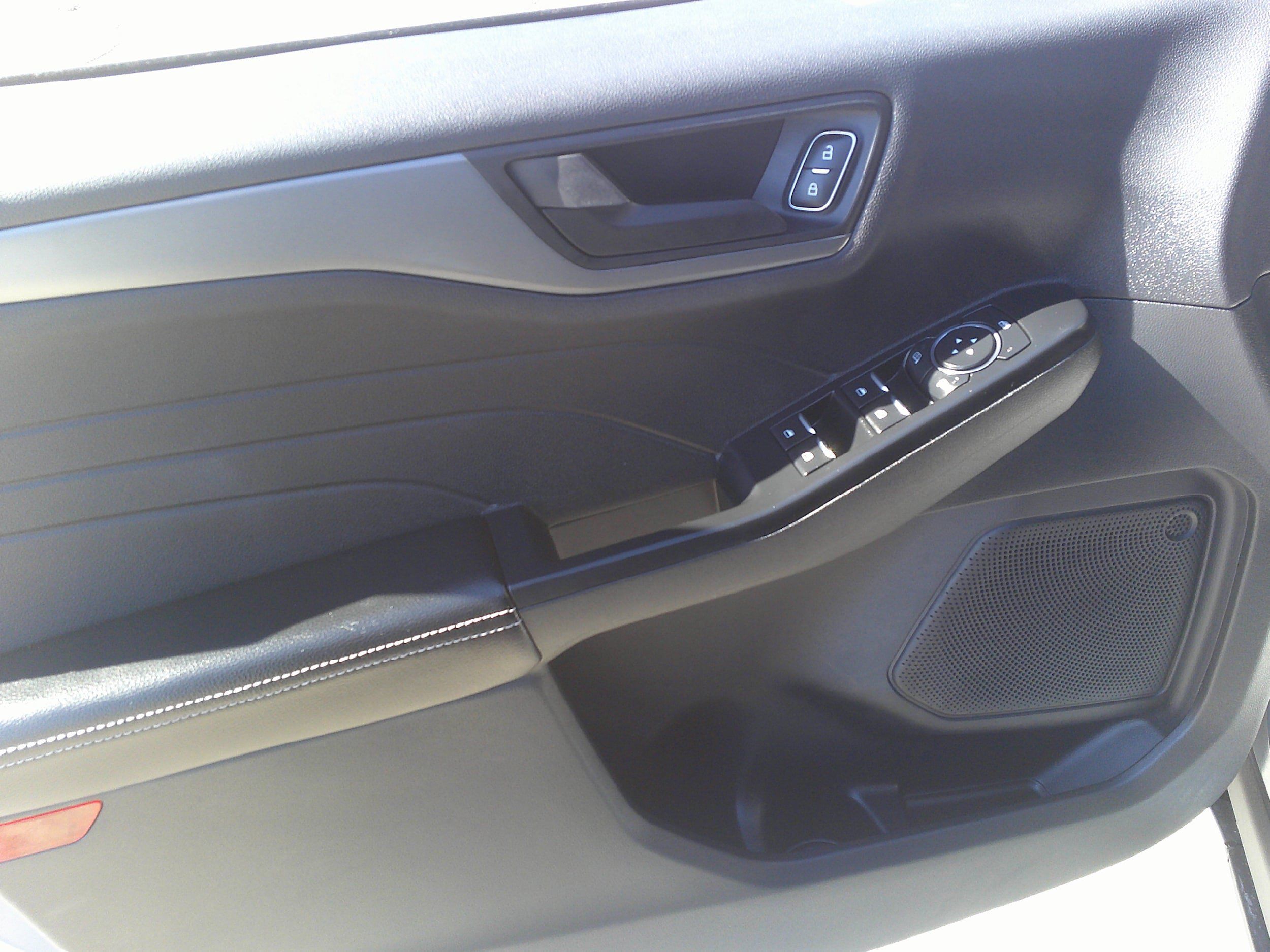 Used 2025 Ford Escape Active AWD/4WD image 19