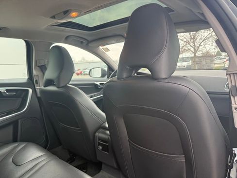 Used 2016 Volvo V60 T5 Premier w/ Convenience Package FWD image 18