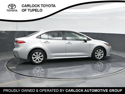 Used 2025 Toyota Corolla LE FWD image 4