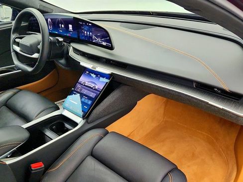 Used 2024 Lucid Air Touring image 23