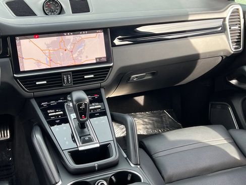 Used 2021 Porsche Cayenne Turbo image 30