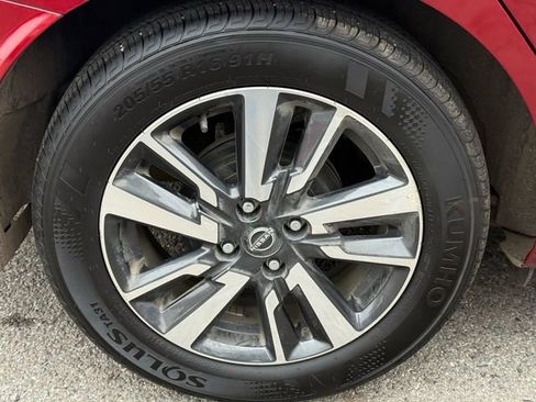 Used 2025 Nissan Versa SV image 13