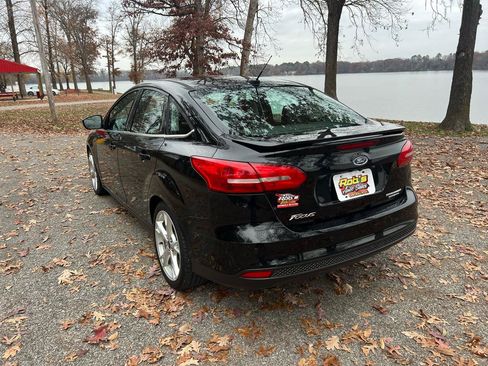 Used 2016 Ford Focus Titanium w/ Titanium Technology Package FWD image 8
