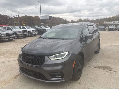 Used 2022 Chrysler Pacifica Touring-L w/ S Appearance Package