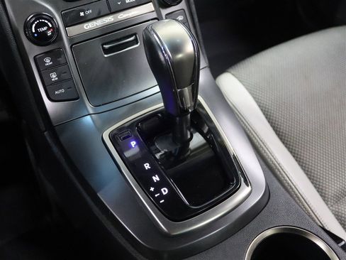 Used 2016 Hyundai Genesis 3.8 image 21