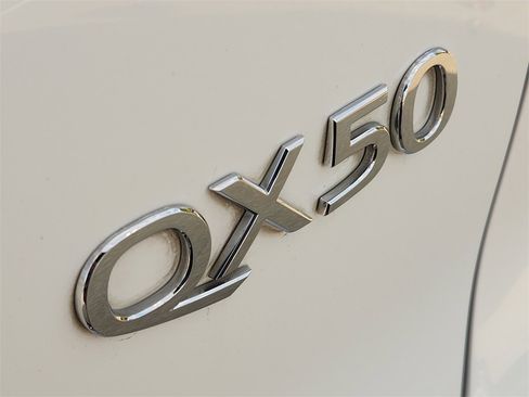 Used 2019 INFINITI QX50 Essential w/ Premium Heat Package image 12