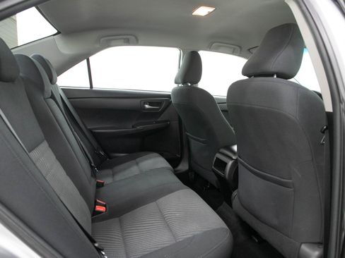 Used 2017 Toyota Camry LE FWD image 12