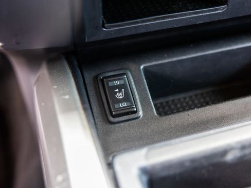 Used 2022 Nissan Titan SV w/ SV Convenience Package image 30