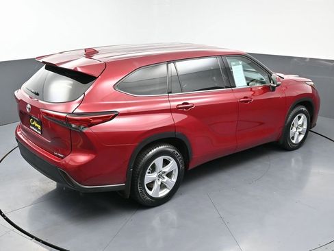 Used 2021 Toyota Highlander LE image 50