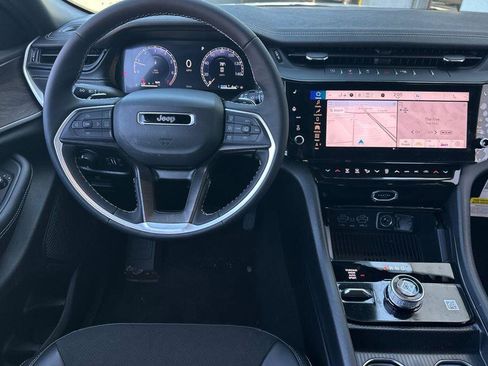 New 2026 Jeep Grand Cherokee Altitude image 14