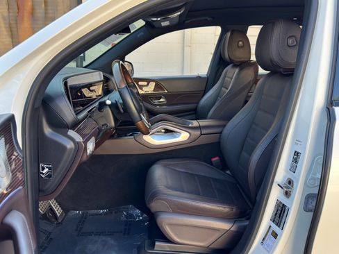 Used 2022 Mercedes-Benz GLS 580 4MATIC image 17