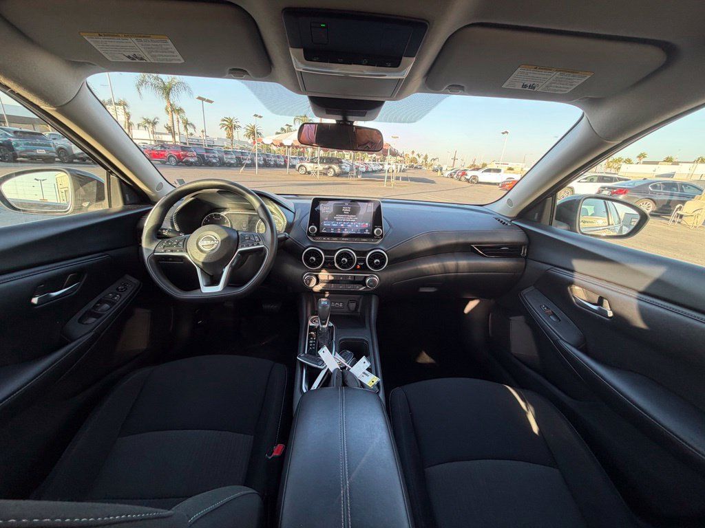Used 2025 Nissan Sentra SV FWD image 9