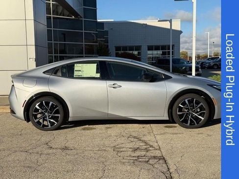 New 2026 Toyota Prius Plug-In Hybrid FWD image 2