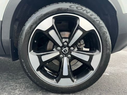 Used 2020 Volvo XC40 T5 Momentum w/ Protection Package Premier image 20