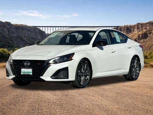 Used 2023 Nissan Altima 2.0 SR FWD image 7