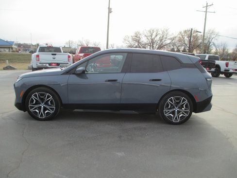 Used 2022 BMW iX xDrive50 w/ Premium Package image 9