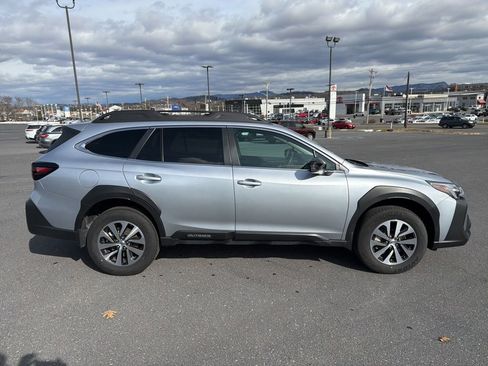 Certified 2025 Subaru Outback Premium image 6
