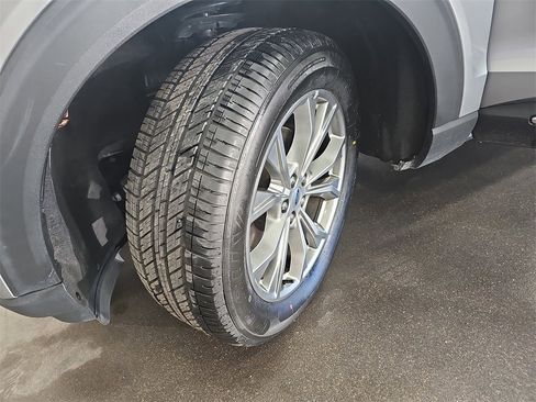 Used 2023 Ford Explorer Limited image 32