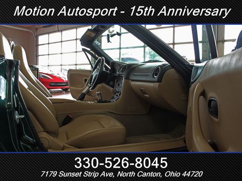 Used 1999 MAZDA MX-5 Miata RWD image 32