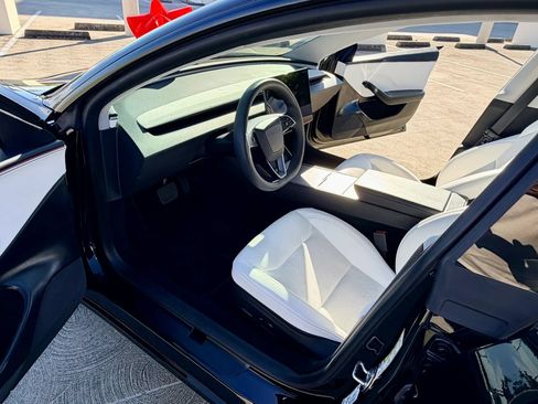 Used 2024 Tesla Model 3 Standard Range RWD image 29