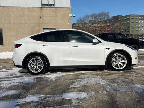 Used 2021 Tesla Model Y Long Range image 4
