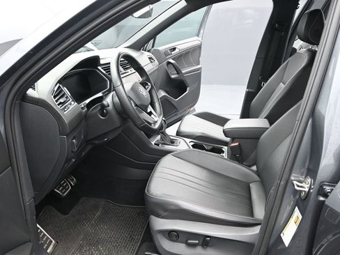 Used 2022 Volkswagen Tiguan SE R-Line image 15