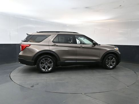 Used 2021 Ford Explorer XLT w/ Equipment Group 202A AWD/4WD image 6
