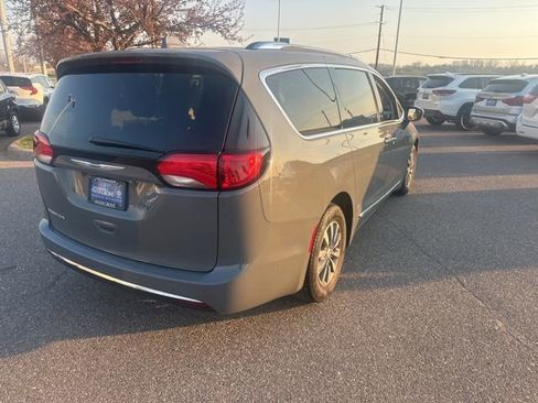 Used 2020 Chrysler Pacifica Touring-L Plus w/ Advanced Safetytec Group image 3