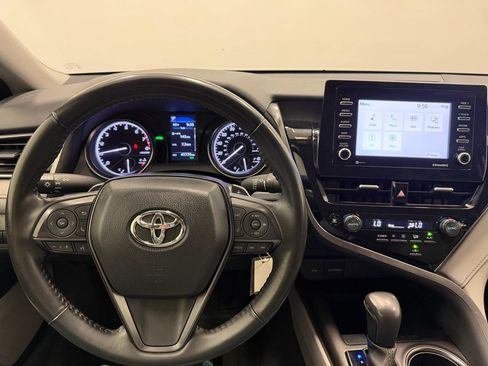 Used 2024 Toyota Camry SE FWD image 19