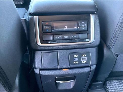 Used 2025 Subaru Ascent Premium image 31