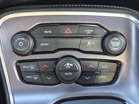 Used 2017 Dodge Challenger R/T image 19