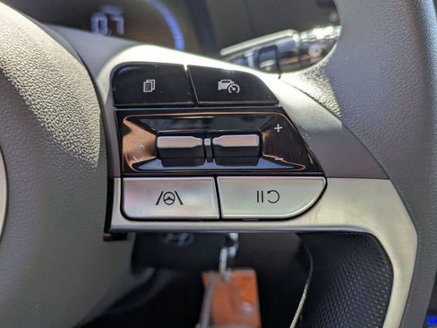 Certified 2025 Hyundai Elantra SE w/ Cargo Package FWD image 18