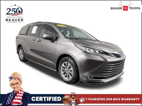 Used 2023 Toyota Sienna XLE FWD image 1