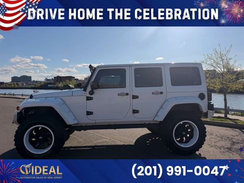 Used 2016 Jeep Wrangler Unlimited Sahara w/ Connectivity Group AWD/4WD image 5