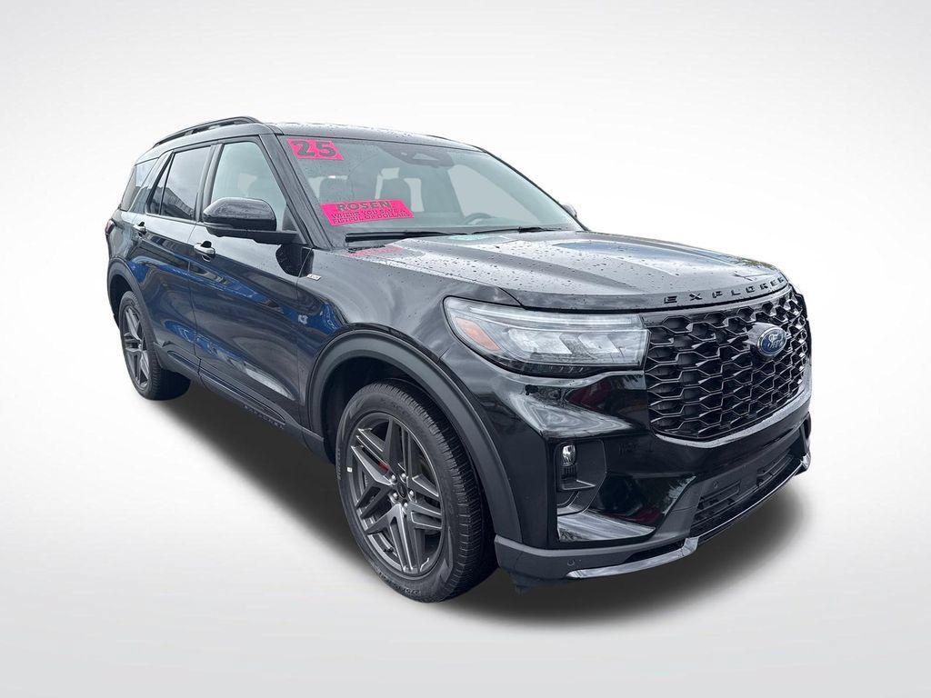 Used 2025 Ford Explorer ST-Line w/ ST-Line Street Pack AWD/4WD image 7