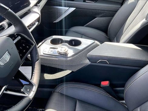 Certified 2025 Cadillac Optiq Sport 2 w/ LPO, Floor Liner Package AWD/4WD image 18