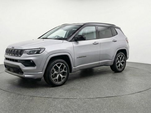 Used 2025 Jeep Compass Limited image 3