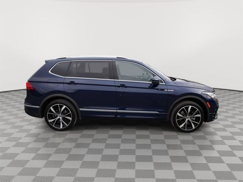 Used 2022 Volkswagen Tiguan SEL R-Line image 2