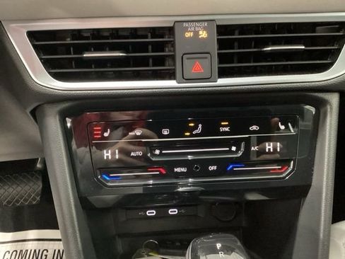Used 2025 Volkswagen Taos SE w/ Panoramic Sunroof Package image 15
