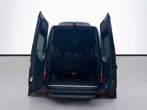 Used 2024 Mercedes-Benz Sprinter 2500 image 9