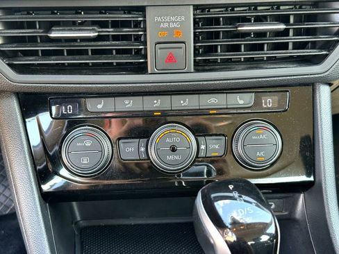 Certified 2024 Volkswagen Jetta SE image 22