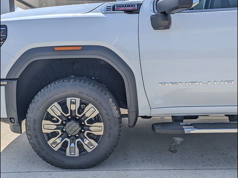 New 2026 GMC Sierra 2500 Denali AWD/4WD image 10