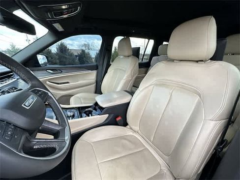 Used 2023 Jeep Grand Cherokee L Limited w/ Luxury Tech Group II image 18